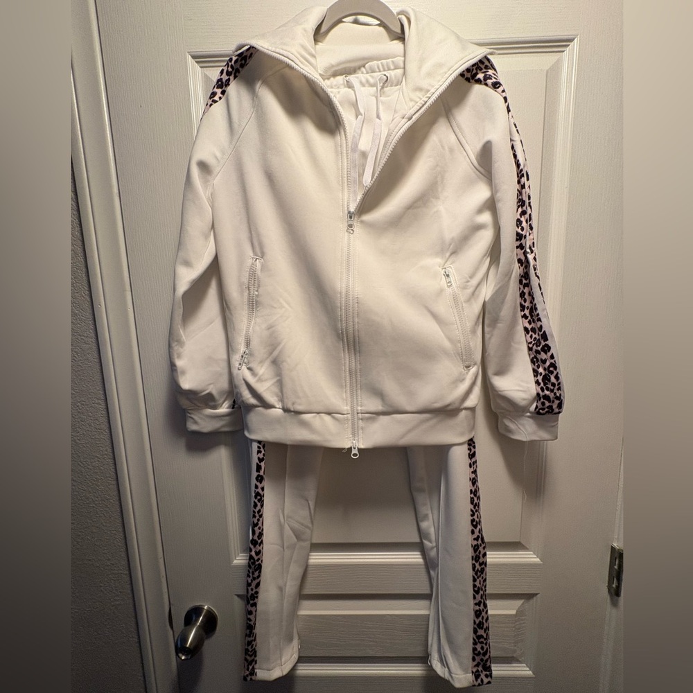 Chic White Sweatsuit with Animal Print Accents